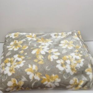 Floral Gray and Yellow Blanket